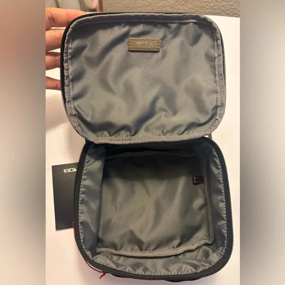 Brand New with Tag TUMI Travel Pouch Camouflage City Map Print - Picture 4 of 4